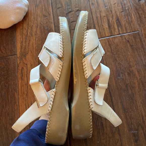 Naturalizer White Sandals 11 - Picture 6 of 11